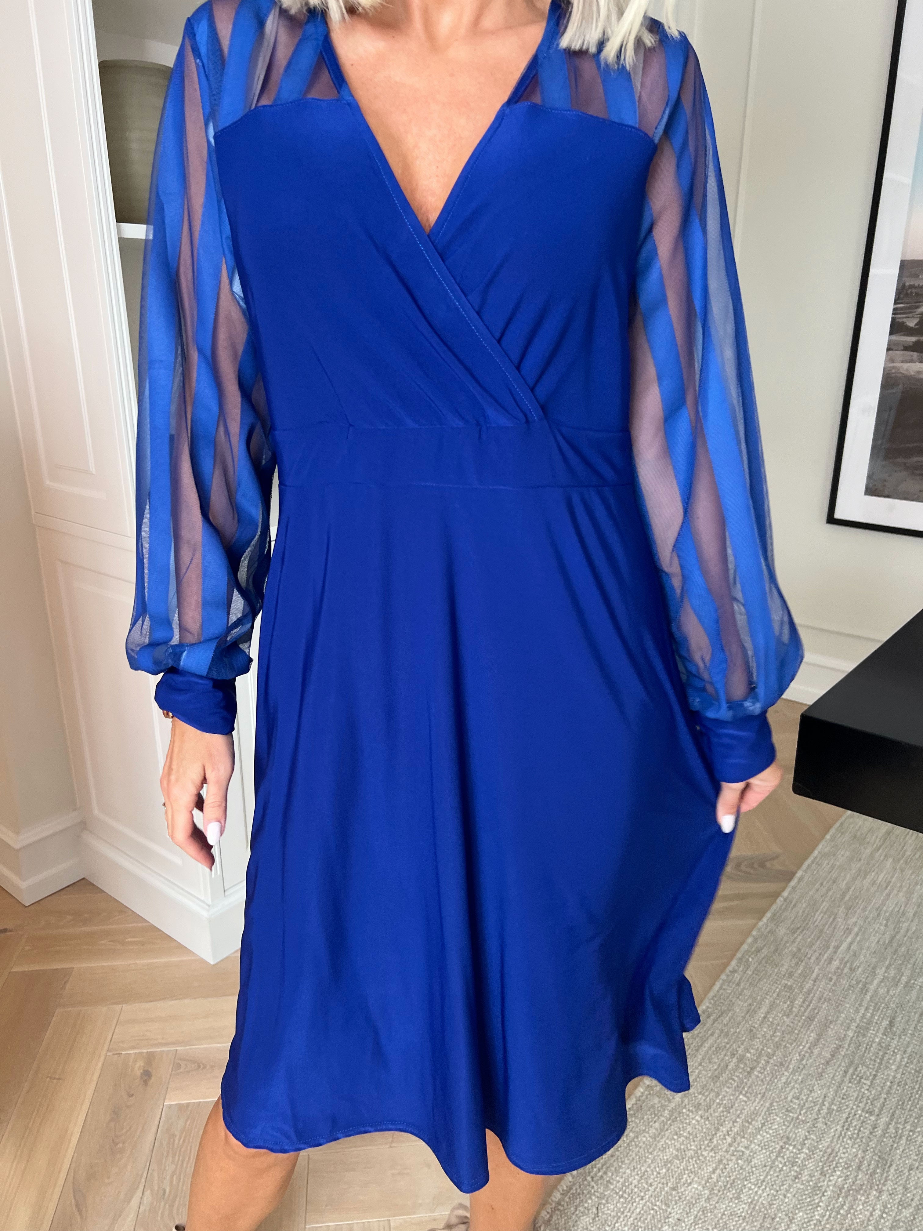 Engel - Kjole med de fineste stribede ærmer i mesh